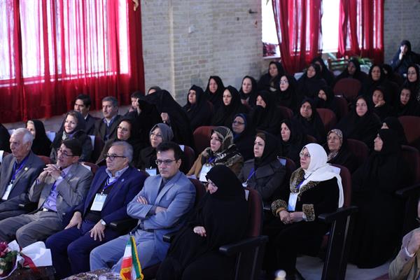 نخستین آئین نکوداشت مادران نمونه شهرستان سروستان