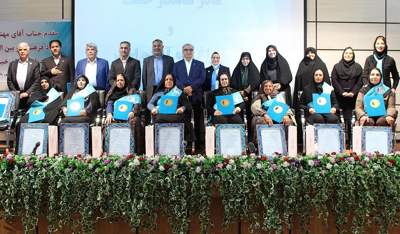 نخستین آئین نکوداشت مادران نمونه استان کرمان