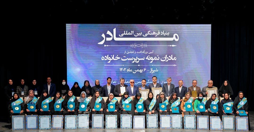 آیین بزرگداشت و تجلیل از مادران نمونه سرپرست خانواده