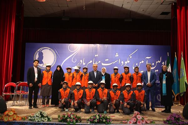 نخستین آئین نکوداشت مادران نمونه شهرستان لارستان