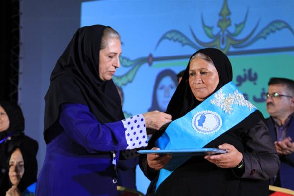 نخستین آئین نکوداشت مادران نمونه کازرون