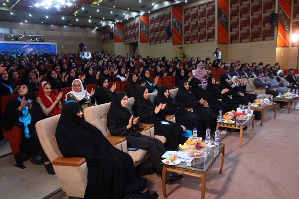 نخستین آئین نکوداشت مادران نمونه استان هرمزگان