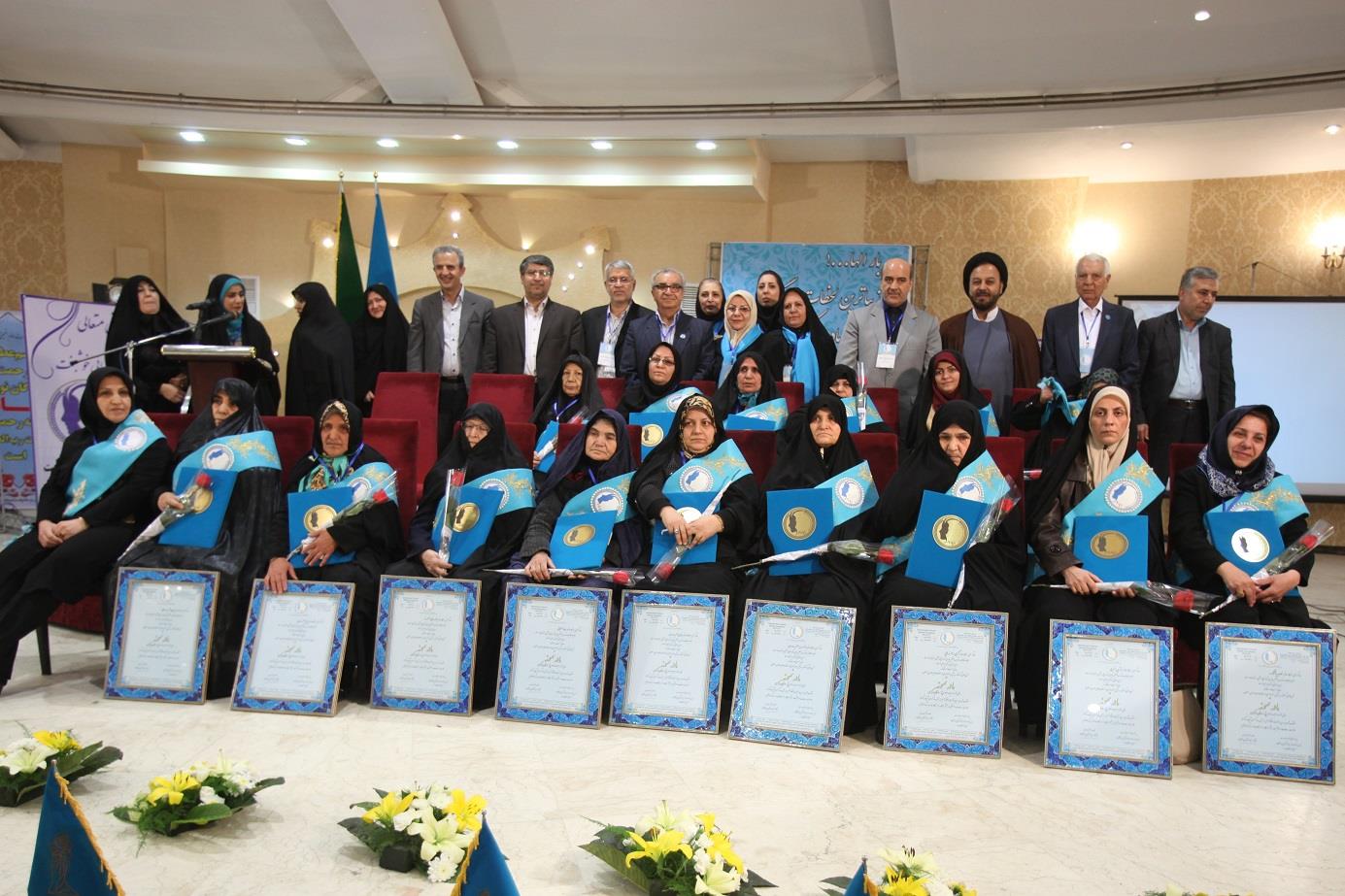 نخستین آئین نکوداشت مادران نمونه استان مرکزی